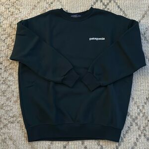 Patagonia crewneck in dark teal